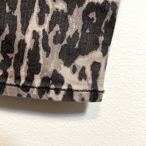 Leopard print jeans, size 27 - Picture 8 of 10